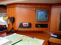 Foto: Navigationsplatz mit Seefunkger&auml;t